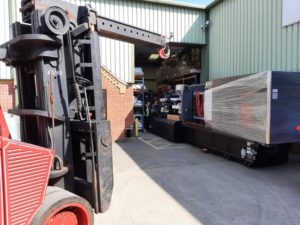 www.bowles-walker.com-plastic_injection_moulding-Borche_400T_Delivery_3_img